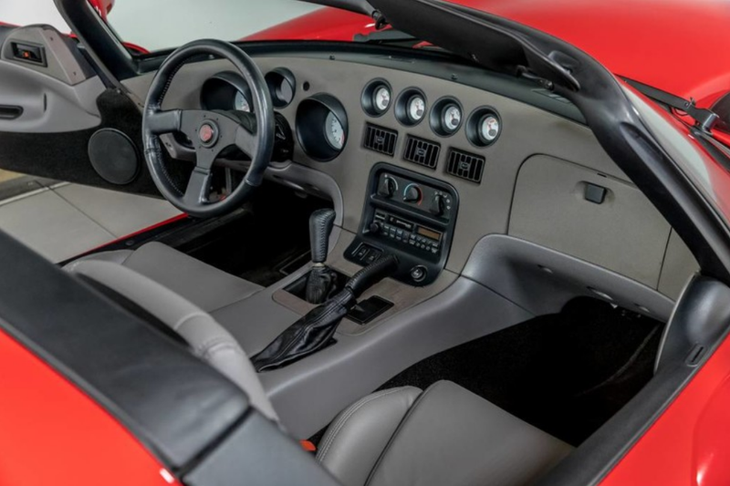 Illustration for article titled I Need This Time Capsule 1992 Dodge Viper With 34 Miles on the Clock